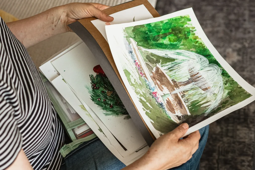 Акварельные рисунки Анны Скриган, которые она показывает во время интервью